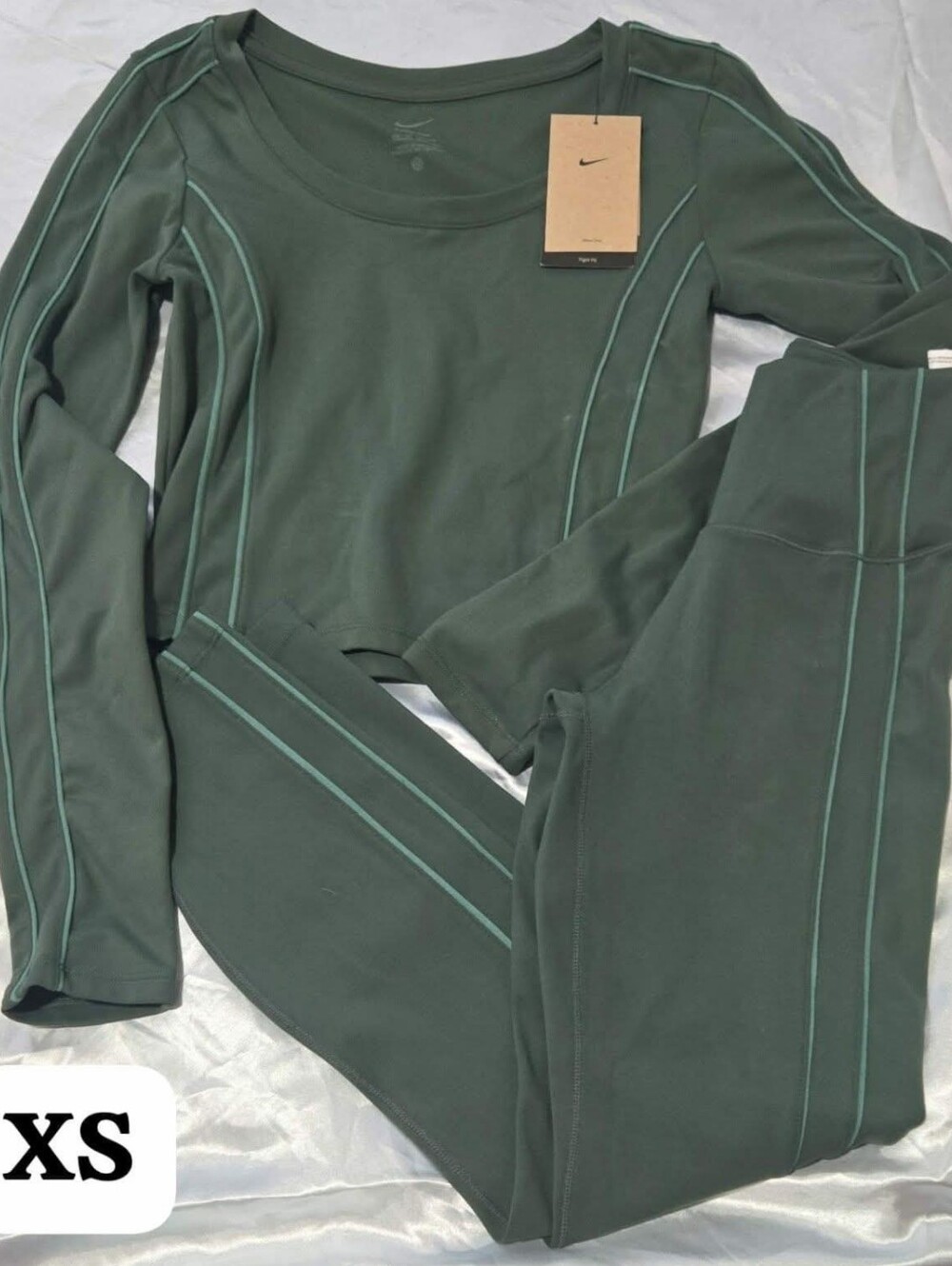 Nike Women’s 2-Piece Activewear Set Green Size XS NWT